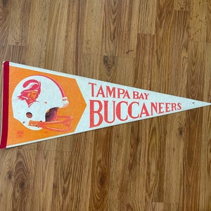 Tampa Bay Buccaneers NFL FOOTBALL SUPER VINTAGE 1970s Collectible Felt Pennant!