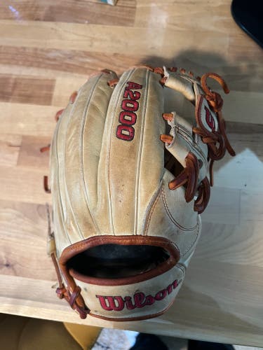 Used Right Hand Throw 11.75" A2000 Baseball Glove