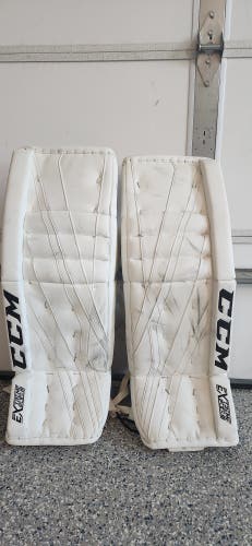 Used 33" CCM Extreme Flex lll Goalie Leg Pads