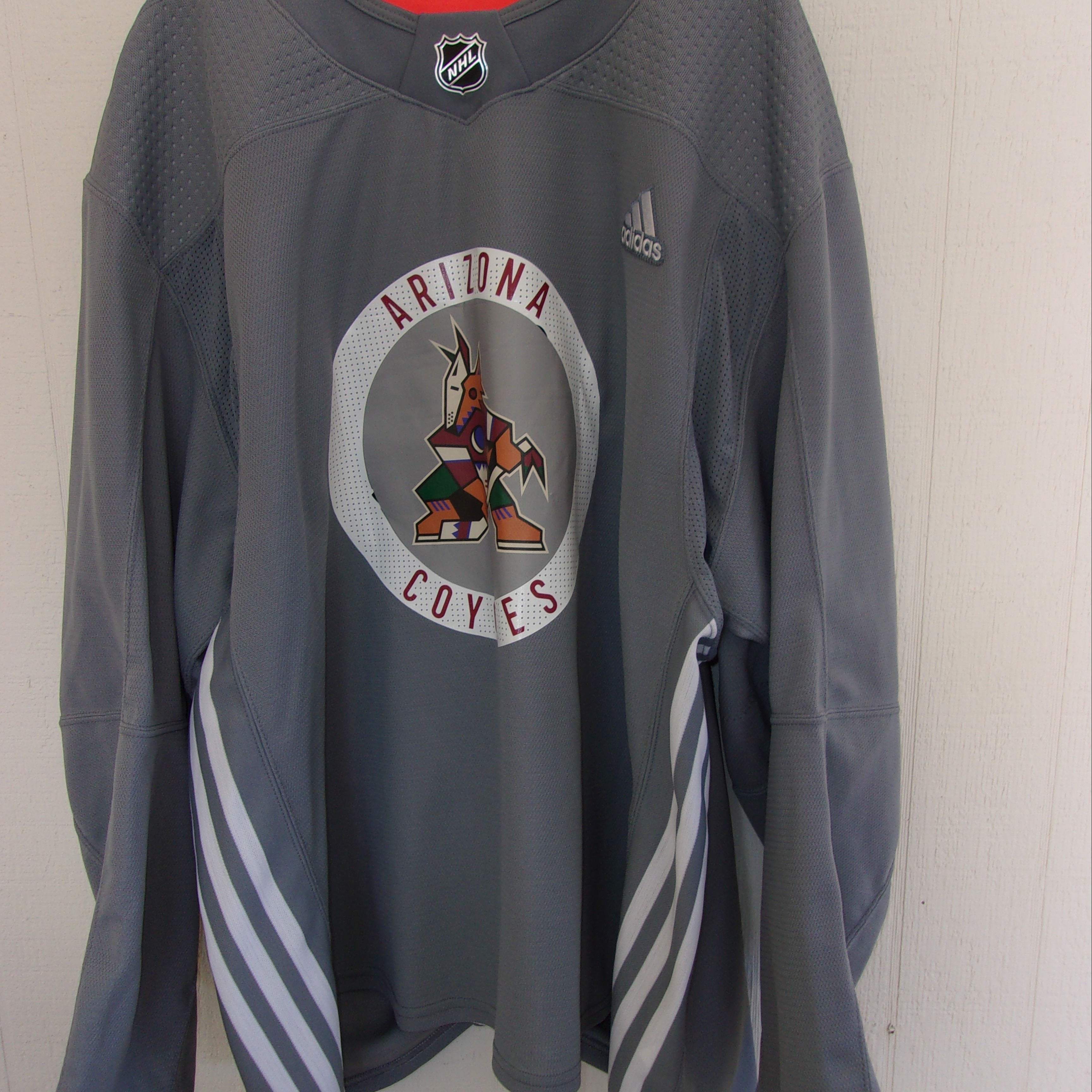 Arizona Coyotes unused gray Adidas #94 practice jersey w/Kachina