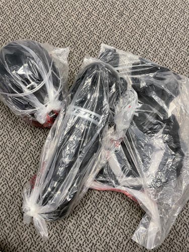 OUT OF BOX Easton Gametime (age 9-2)Black catchers set