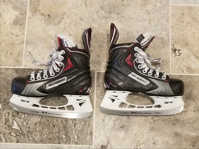 Youth Used Bauer Vapor X100 Hockey Skates Regular Width Size 12