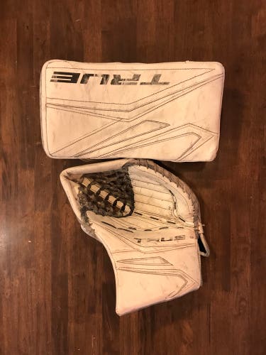 True L 20.1 Goalie Glove Set