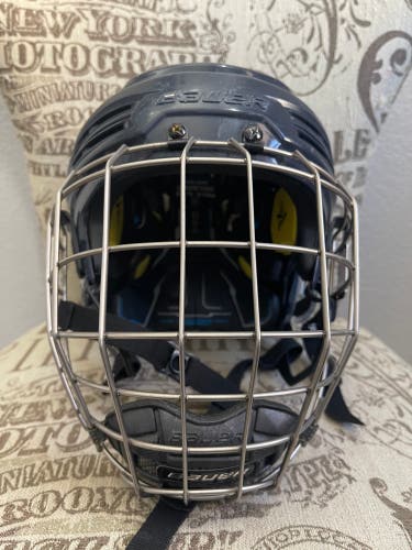 Used Medium Bauer  Re-Akt 200 Helmet
