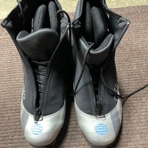 Size 10 New Alpina T10EVE Cross Country Ski Boots