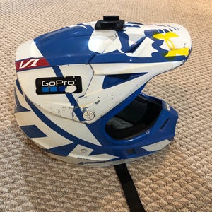 Fox v1 Youth Motocross Helmet