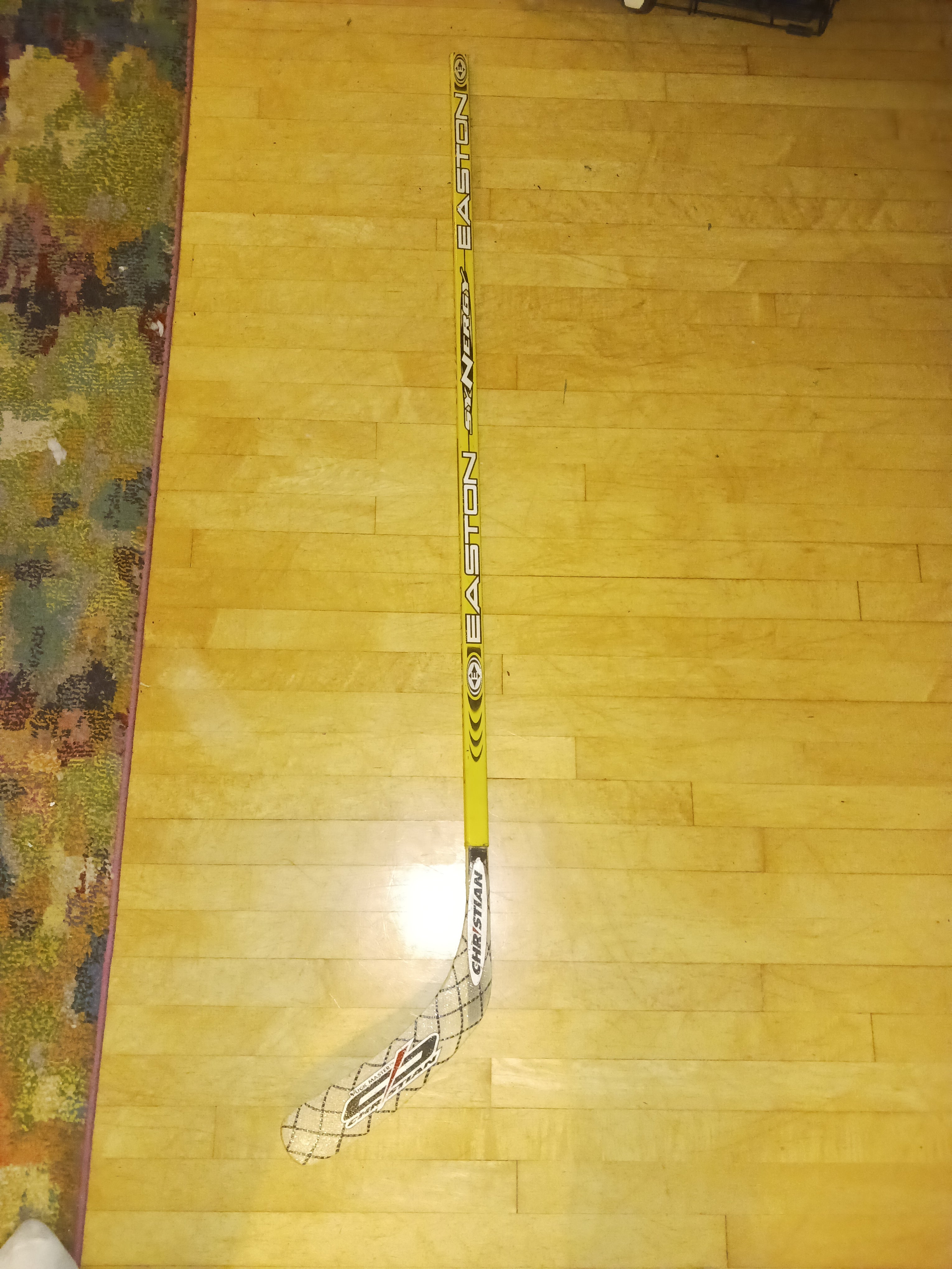 Used Left Hand Sakic Synergy Grip Hockey Stick Yellow Easton