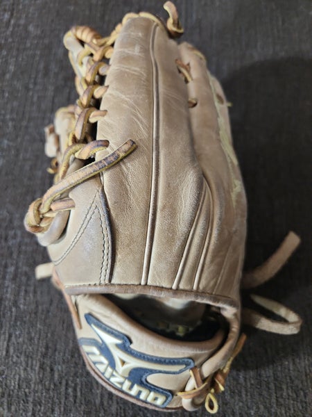 Used Mizuno Left Hand Throw Outfield Global Elite Baseball Glove 12.75"