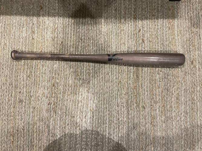 Used Victus (-3) 31 oz 33.5" Bat