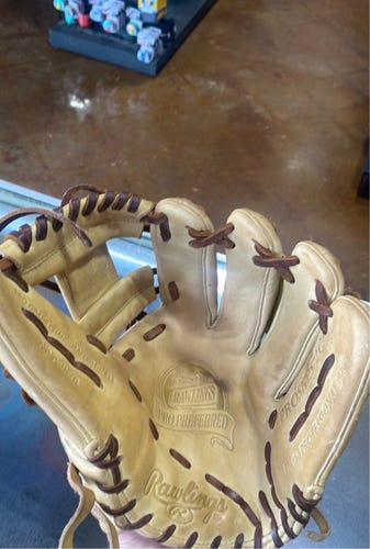 Rawlings Used Brown Right Hand Throw 11.75" Baseball Glove