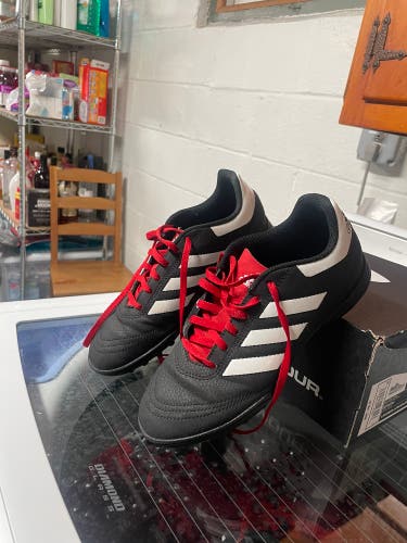 Addidas Youth Indoor Soccer Cleats Size 5