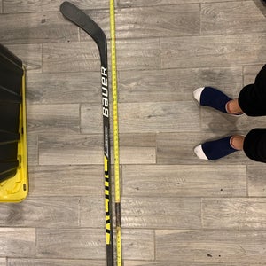 Junior Bauer Supreme Hockey Stick