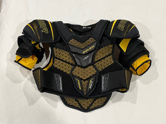 Used Medium Bauer Supreme TotalOne MX3 Shoulder Pads