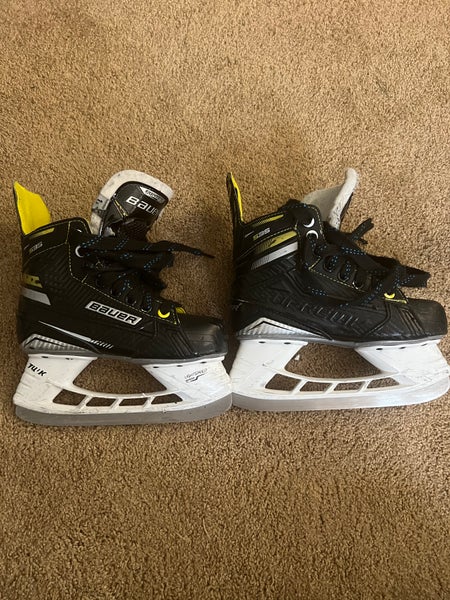 Youth Used Bauer Supreme S35 Hockey Skates Regular Width Size 1.5