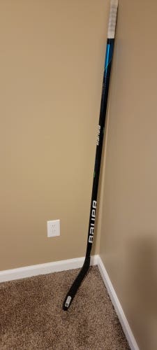 Senior New Right Handed Bauer Nexus Geo Hockey Stick P88
