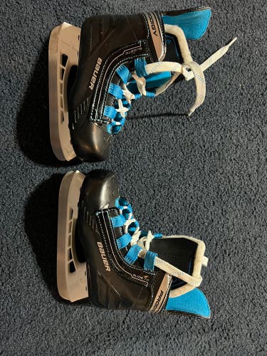 Used Bauer Regular Width Size 8 Prodigy Hockey Skates