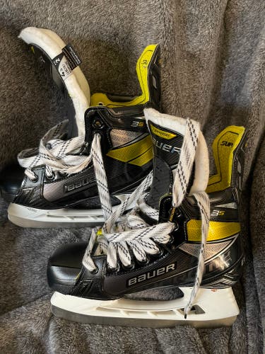 Used Bauer Regular Width Size 4.5 Supreme 3S Hockey Skates