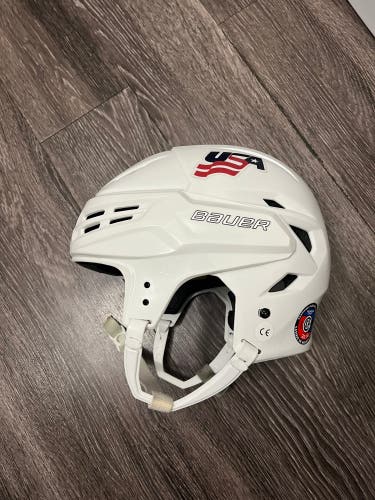 Used Large Bauer Re-Akt 95 Helmet