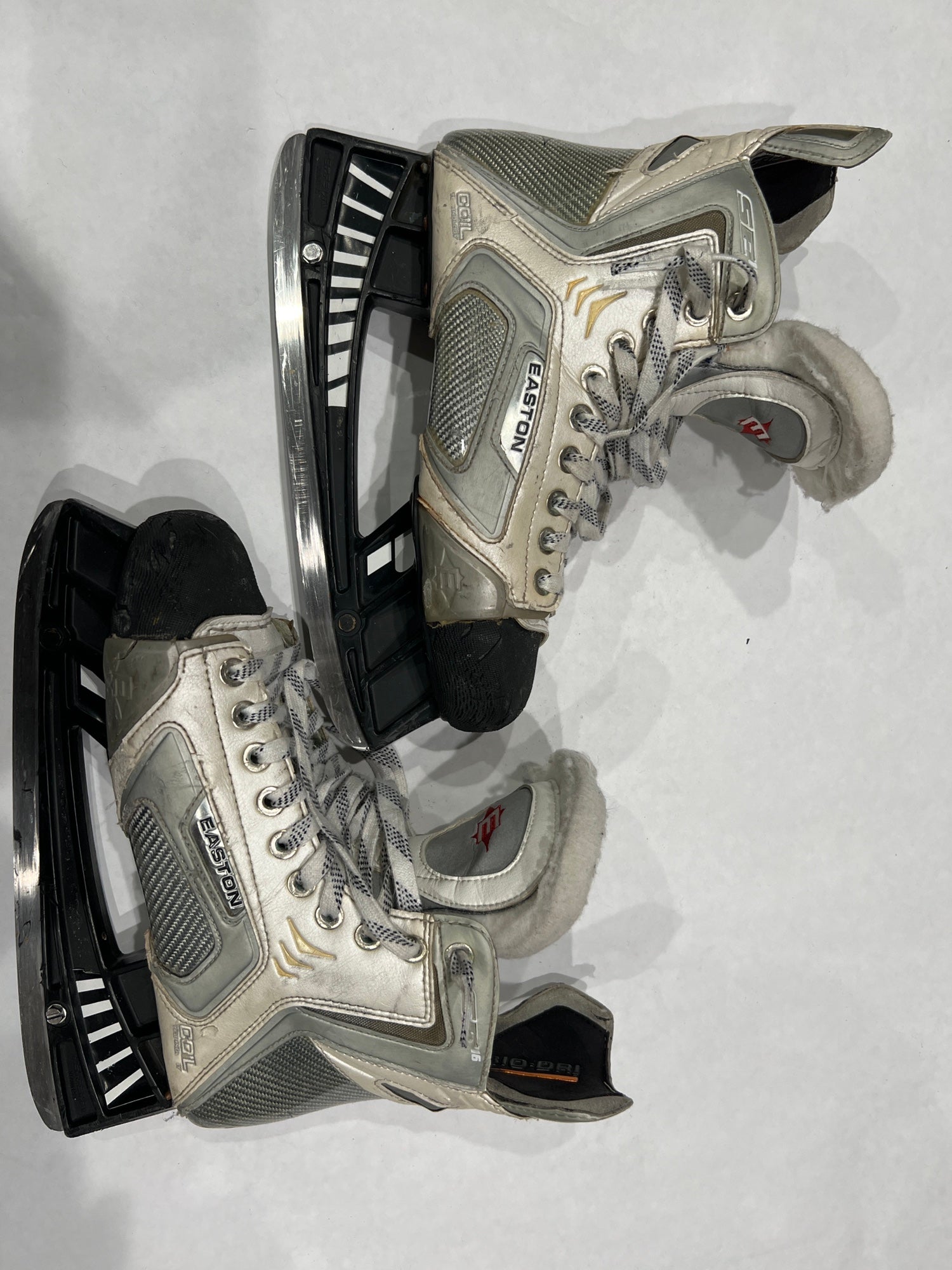 Easton SE16 Roller Hockey Skates