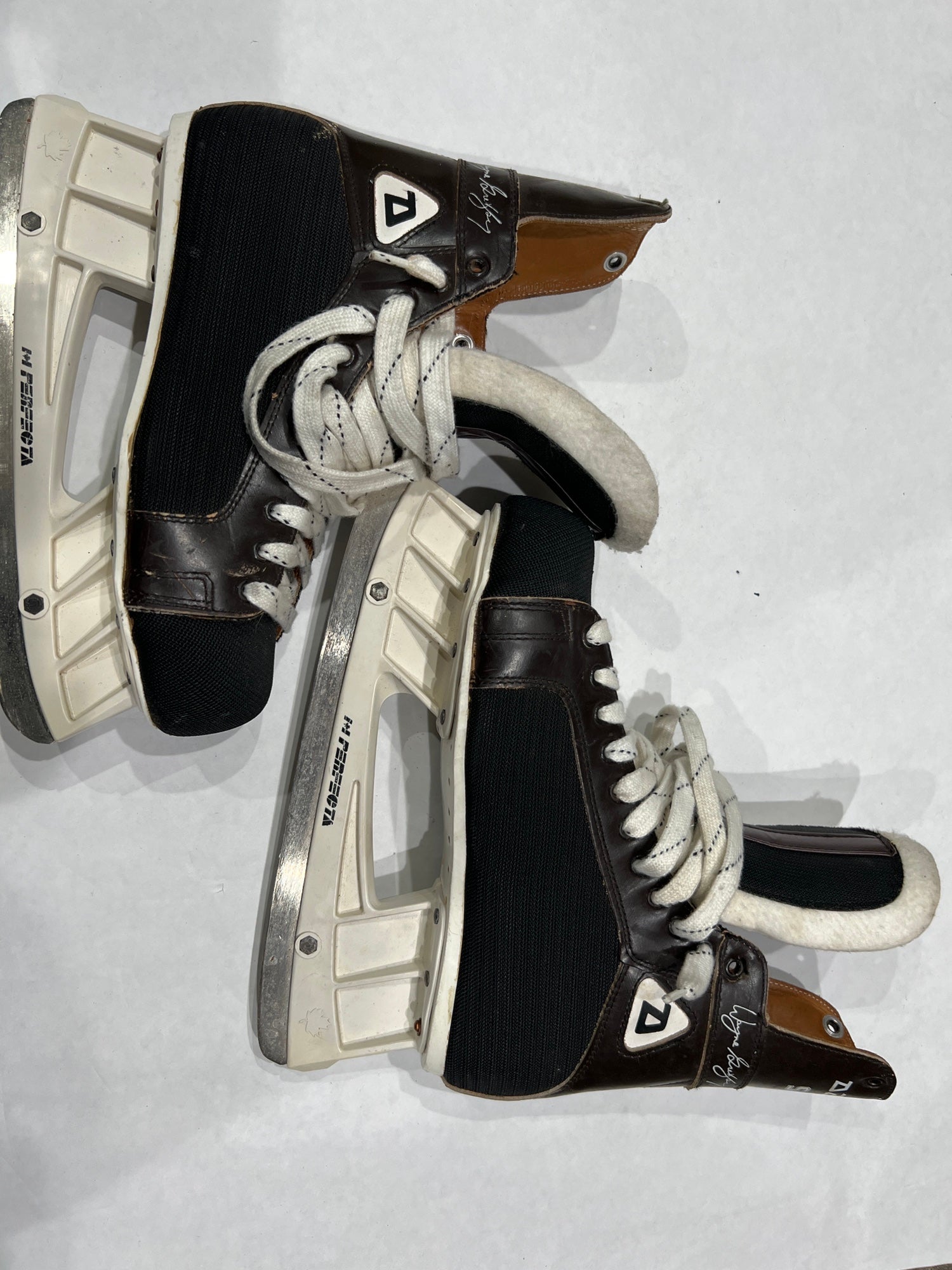 VINTAGE HOCKEY GEAR  Daoust Custom NHL approved skates