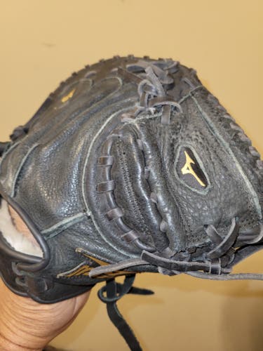 Used Mizuno Right Hand Throw Catcher's Prospect Baseball Glove 31.5"