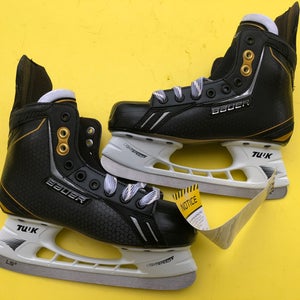 Junior New Bauer Supreme Comp Hockey Skates Extra Wide Width Size 4.5