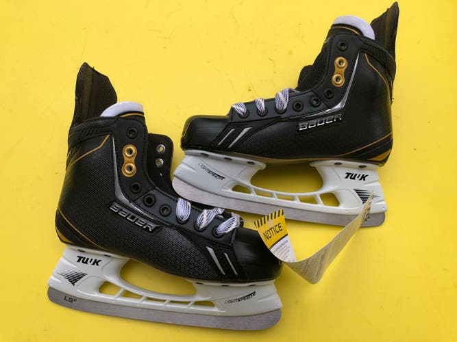 Junior New Bauer Supreme Comp Hockey Skates Extra Wide Width Size 4.5