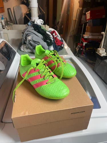 Adidas Girls Youth Soccer Cleats Size 1.5