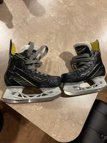 Used CCM Regular Width  Size 13.5 Tacks 4092 Hockey Skates