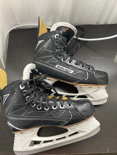 Junior Used Bauer Regular Width  Size 4.5 Supreme 160 Hockey Skates