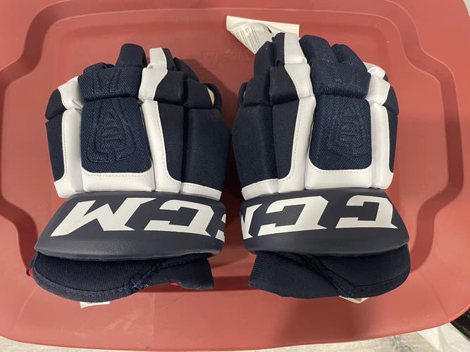 Brand new with tag CCM U+ 06 Hockey Gloves adult SZ 13