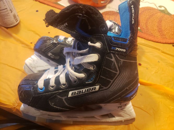 Junior Used Bauer Nexus 7000 Hockey Skates Regular Width