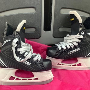 New Bauer Regular Width Size 1 Supreme S140 Hockey Skates