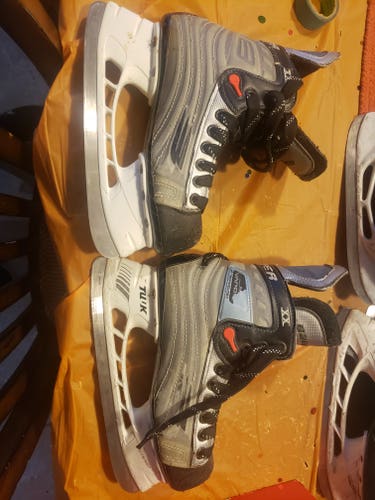 Junior Used Bauer Vapor SFL Hockey Skates Regular Width Size 4