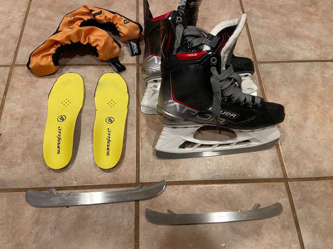 Used Bauer Regular Width Size 5.5 Vapor 3X Hockey Skates