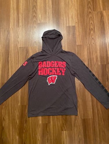 Wisconsin Hockey Official Team Issued Under Armour Lightweight Training Hoodie Men’s Medium