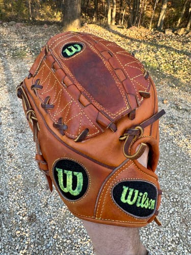 Used Left Hand Throw 11.75" A2000 Baseball Glove