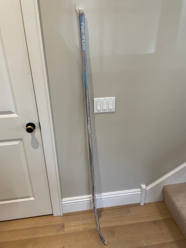 Senior Right Handed P28  Nexus Sync Hockey Stick