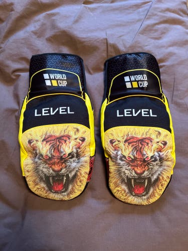 Level Speed Mitt Barely Used