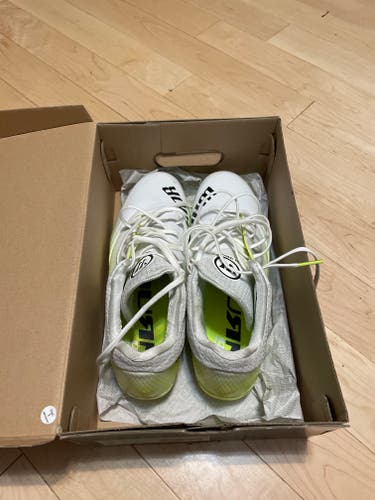 White Adult Used Men's Size 10 (Women's 11) Molded Cleats Low Top