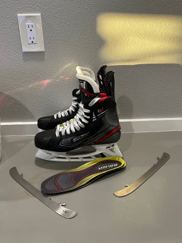 New Bauer Regular Width Size 8.5 Vapor 2X Hockey Skates