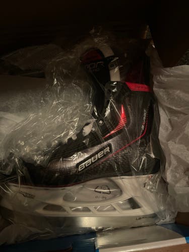 New Bauer Size 8 Vapor 3X Pro Hockey Skates