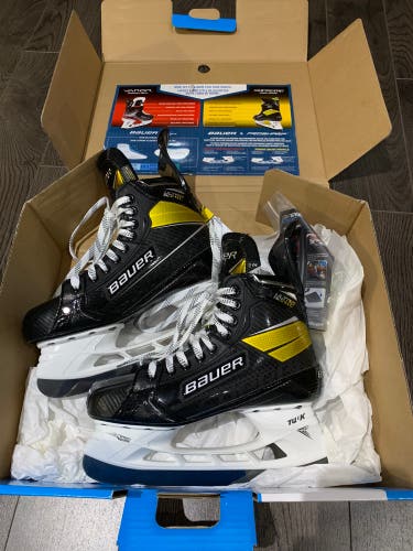 New Bauer  Size 6.5 Supreme UltraSonic Hockey Skates