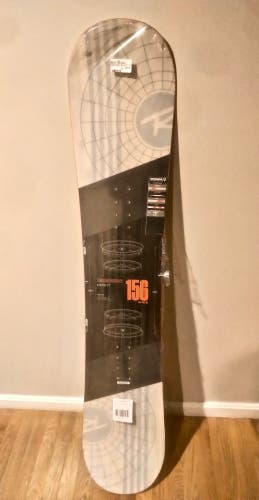 New Unisex Rossignol District Wide White Snowboard Freestyle Without Bindings Medium Flex True Twin