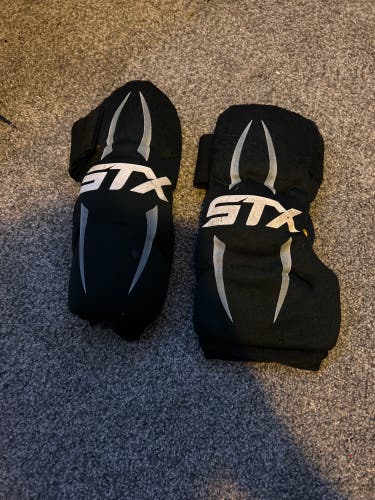 Used Youth STX Stinger Shoulder Pads
