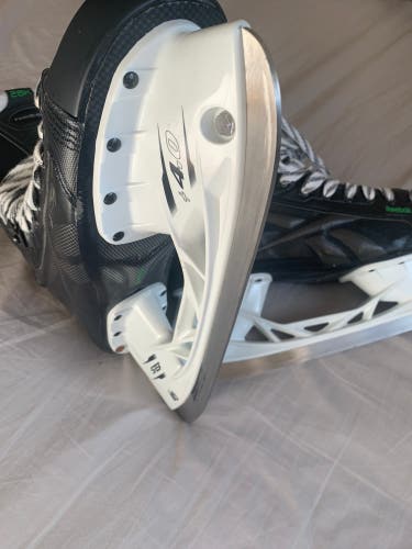Used Reebok Regular Width Size 11 RibCor (Reebok) Hockey Skates