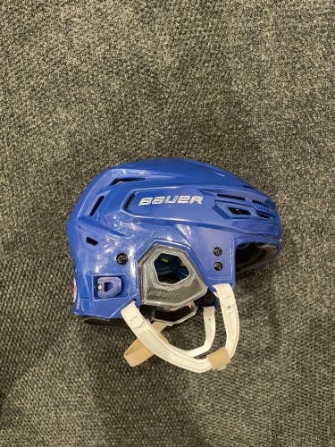 Used Medium Bauer  Re-Akt 150 Helmet