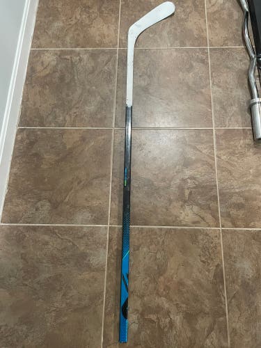 Senior Right Handed P92  Nexus Geo Hockey Stick