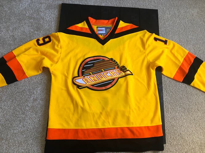 Vancouver Canuks Yellow Used XXL CCM Jersey