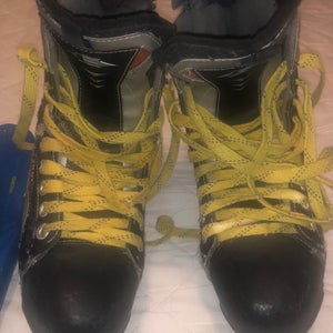 USED EASTON SE6 Senior 10.5 D - Regular Ice Hockey Skates